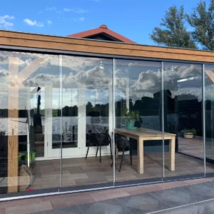Glazen scheidingswand tuin plaatsen